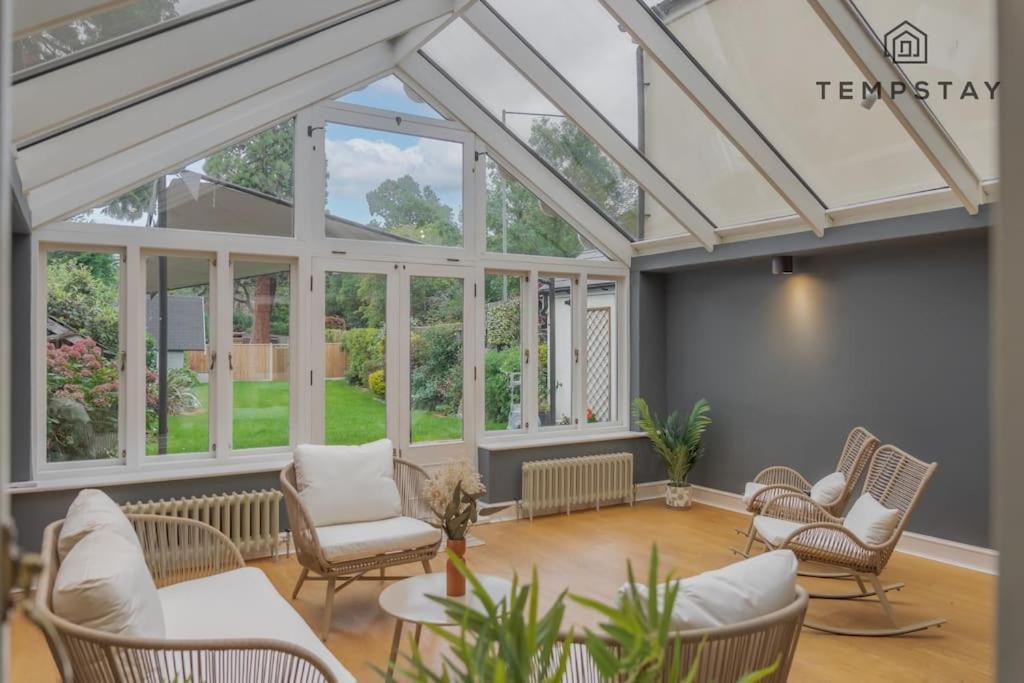 Cosy Family Near Thorpe Park & Legoland *