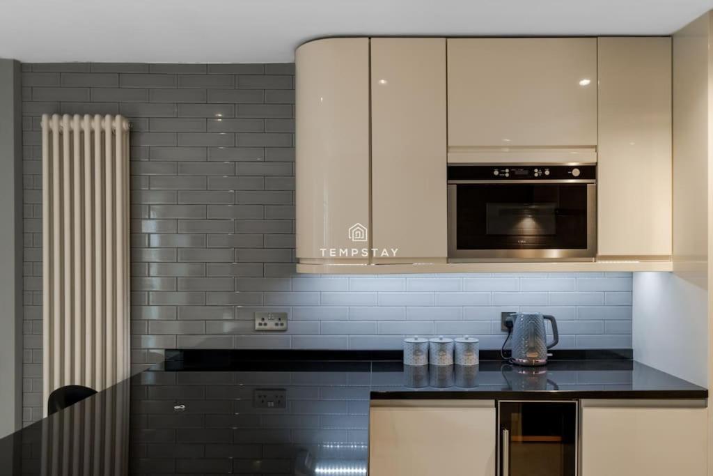 Holiday home Cosy Family Near Thorpe Park & Legoland