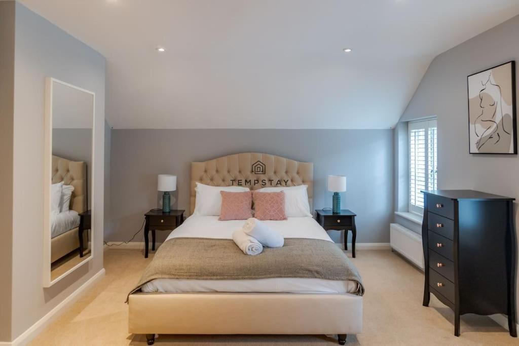 Cosy Family Near Thorpe Park & Legoland *