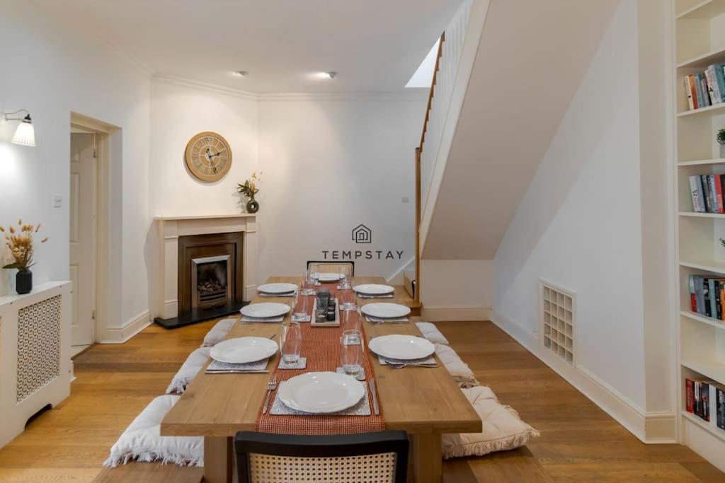 Cosy Family Near Thorpe Park & Legoland Holiday home Old Windsor