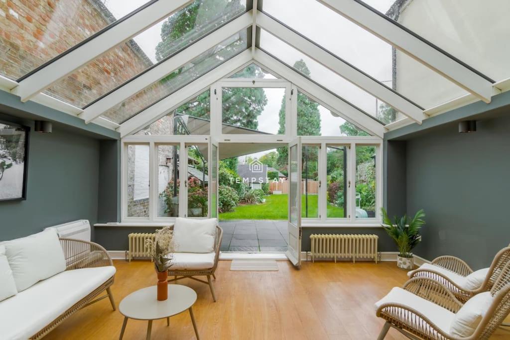 Cosy Family Near Thorpe Park & Legoland