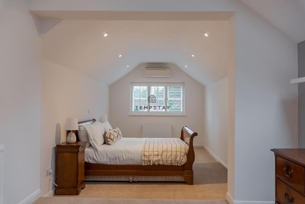 Cosy Family Near Thorpe Park & Legoland