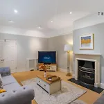 Cosy Family Home Near Thorpe Park & Legoland